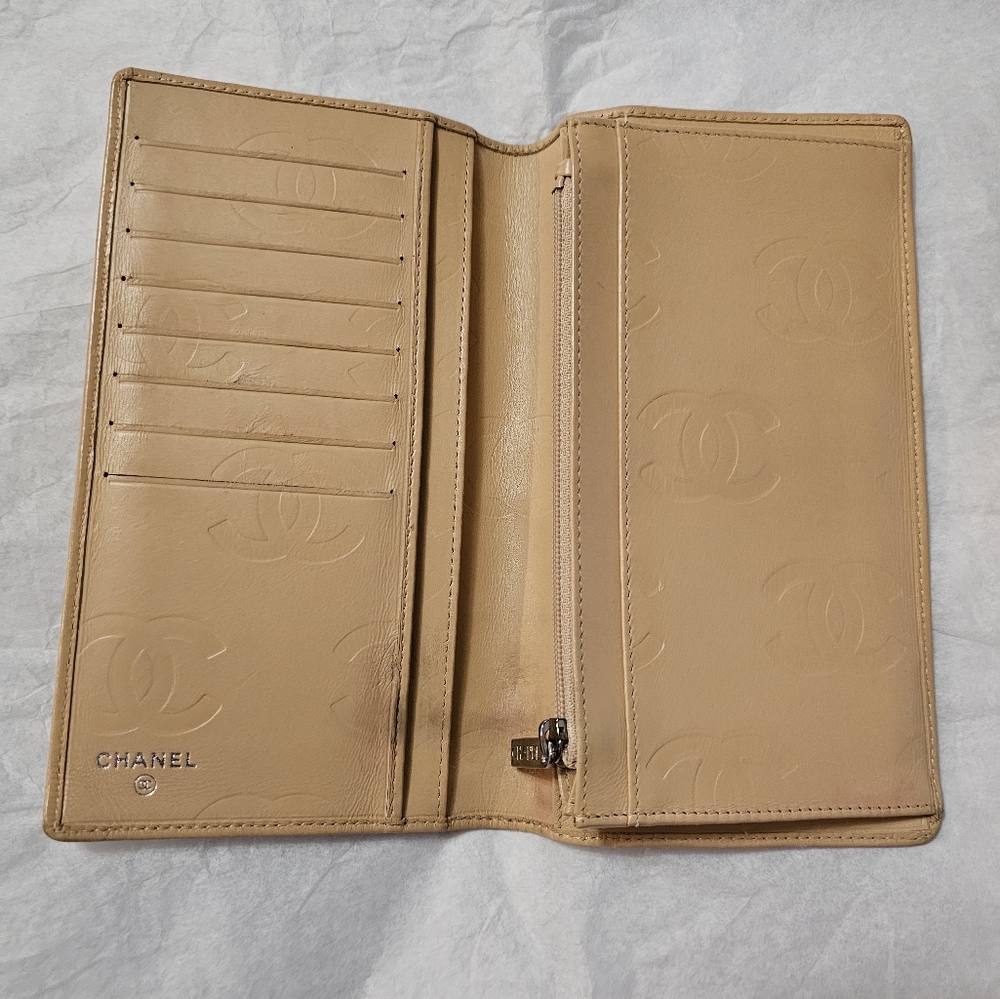 Chanel Cream and Black Cambon Bifold Wallet - Picture 6 of 16